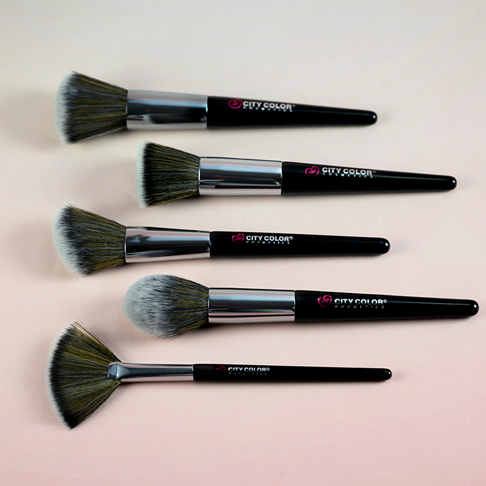 Pur X shops Barbie 5 Piece Brush Set & Case